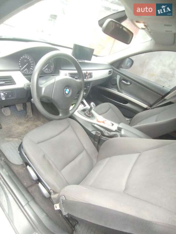 Седан BMW 3 Series 2010 в Рава-Русской