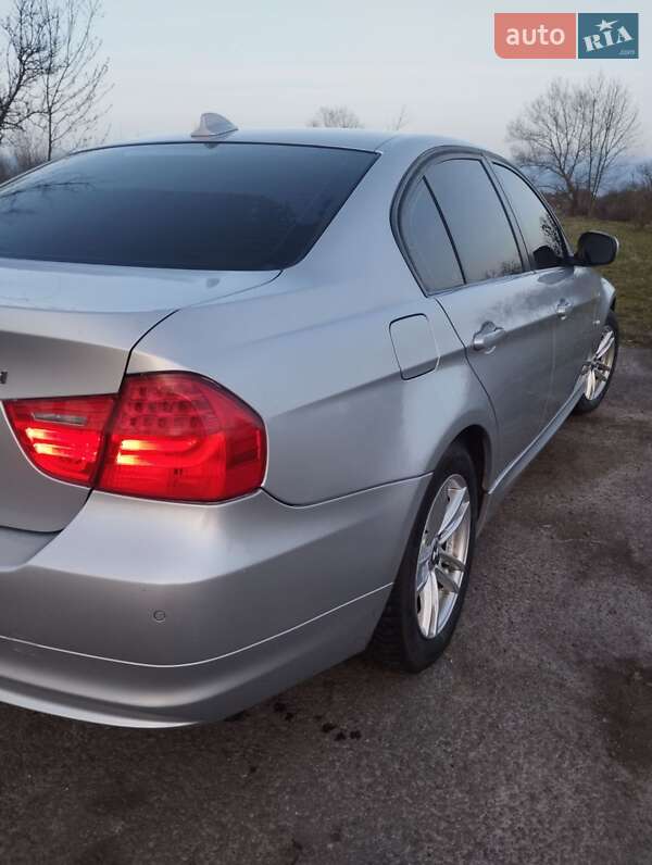 Седан BMW 3 Series 2010 в Рава-Русской