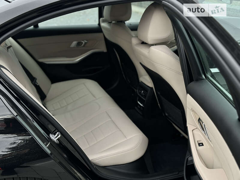 Седан BMW 3 Series 2019 в Львові