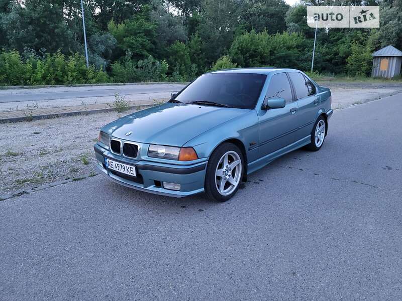 Седан BMW 3 Series 1996 в Дніпрі