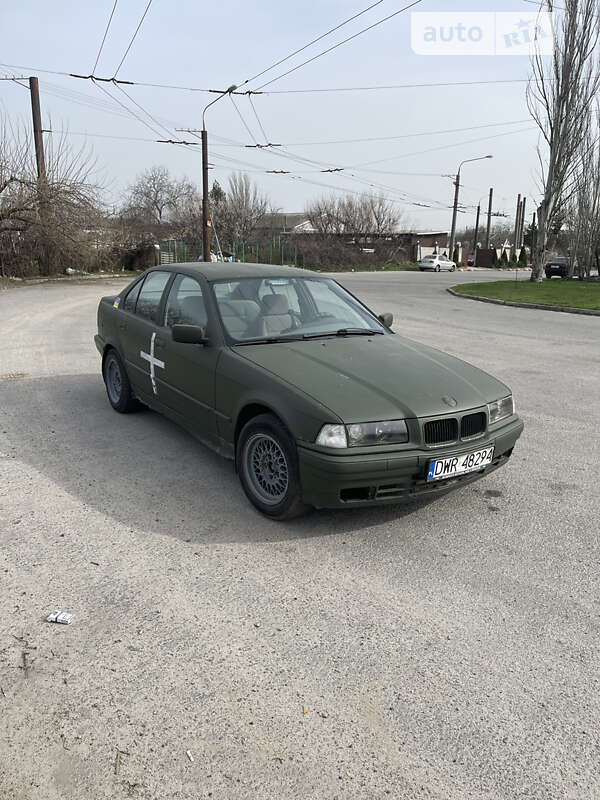 Седан BMW 3 Series 1992 в Запорожье