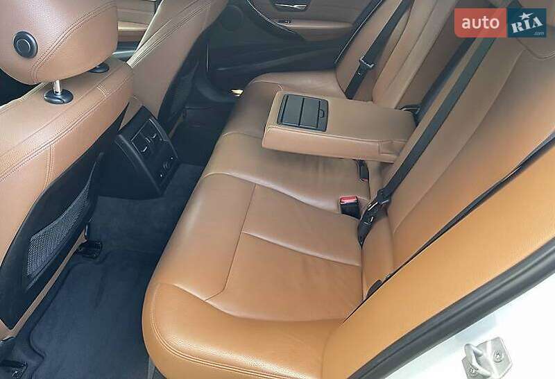 Седан BMW 3 Series 2016 в Киеве