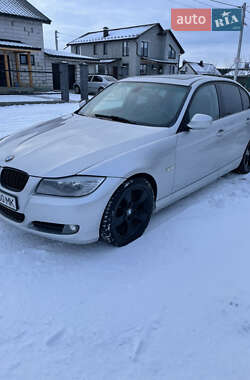 Седан BMW 3 Series 2010 в 