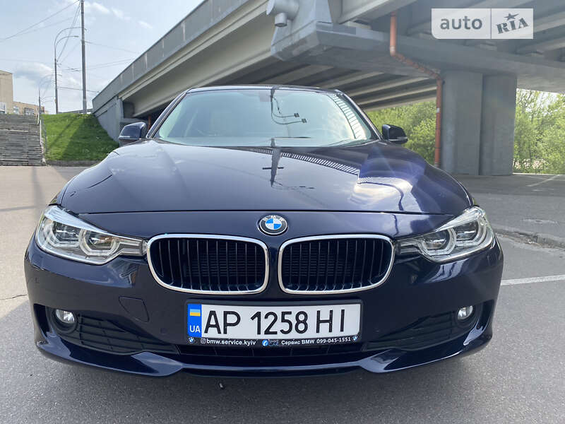Седан BMW 3 Series 2015 в Києві