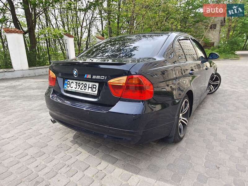 Седан BMW 3 Series 2005 в Львове