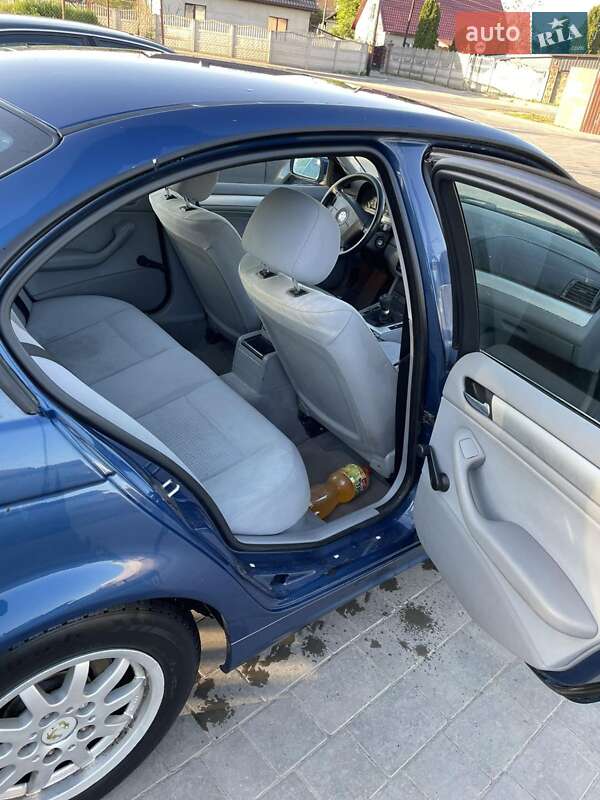 Седан BMW 3 Series 2003 в Острозі