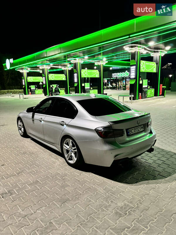 Седан BMW 3 Series 2016 в Львові