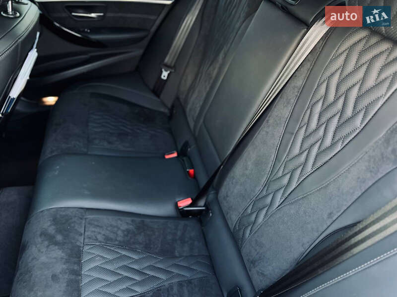 Седан BMW 3 Series 2015 в Киеве