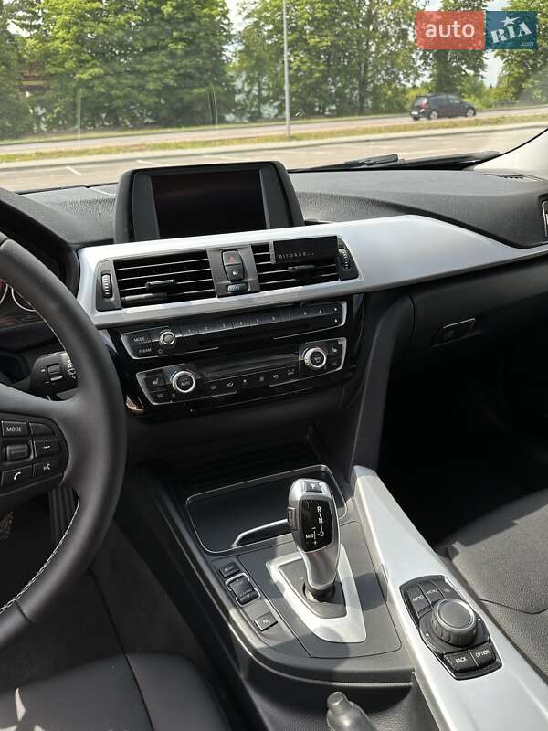 Седан BMW 3 Series 2016 в Ровно