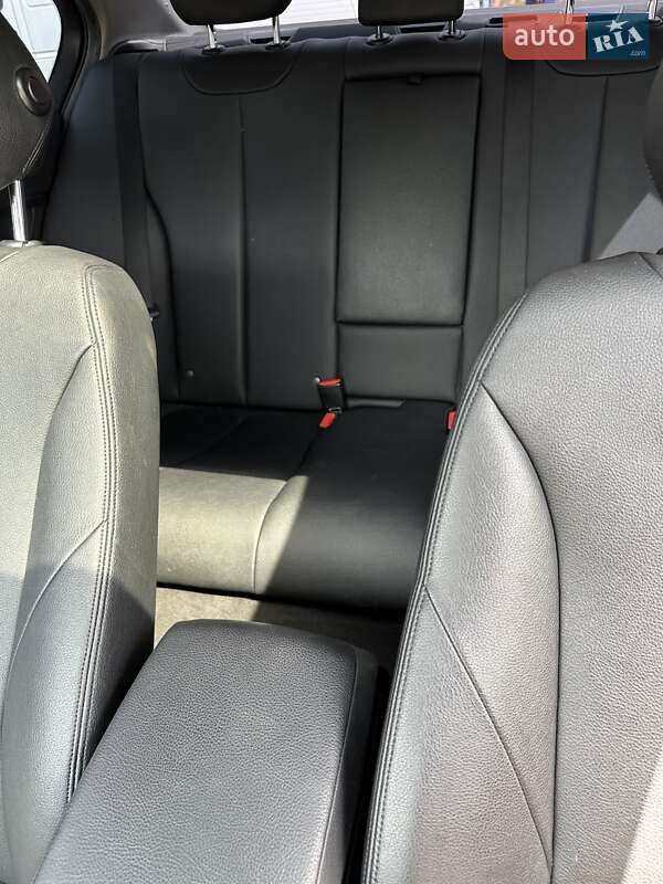 Седан BMW 3 Series 2016 в Ровно