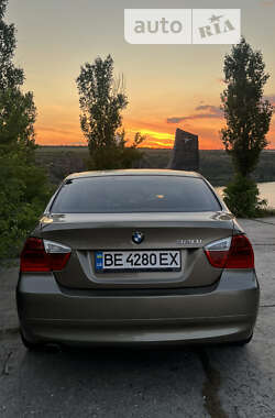 Седан BMW 3 Series 2005 в Южноукраинске