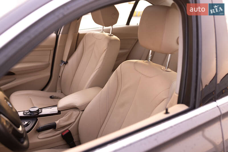 Седан BMW 3 Series 2013 в Львові