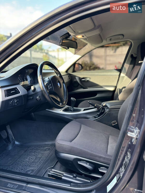 Седан BMW 3 Series 2006 в Острозі
