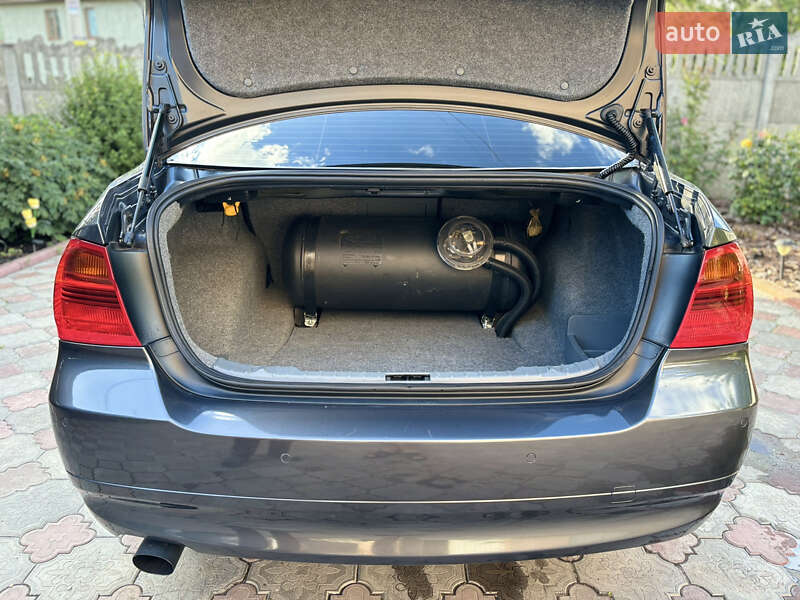 Седан BMW 3 Series 2006 в Острозі