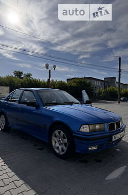 Седан BMW 3 Series 1994 в Виннице