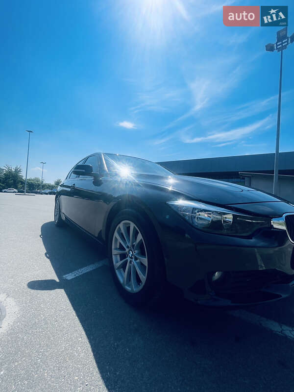 Седан BMW 3 Series 2016 в Киеве