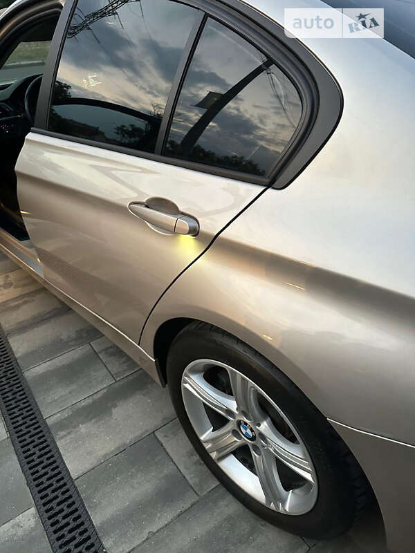 Седан BMW 3 Series 2014 в Миколаєві