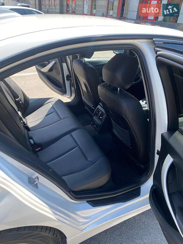 Седан BMW 3 Series 2014 в Днепре
