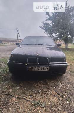 Седан BMW 3 Series 1995 в Попельне