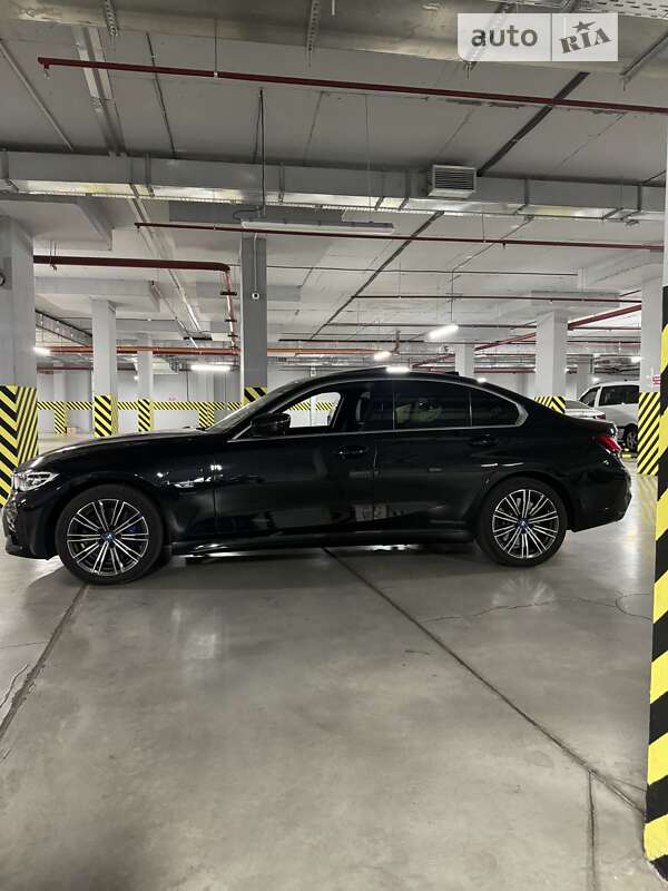 Седан BMW 3 Series 2022 в Одесі