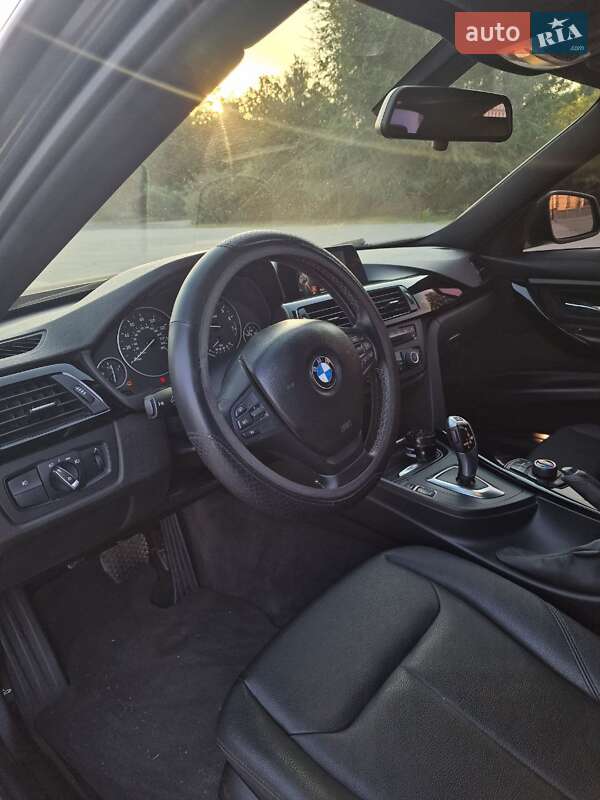 Седан BMW 3 Series 2015 в Болграде
