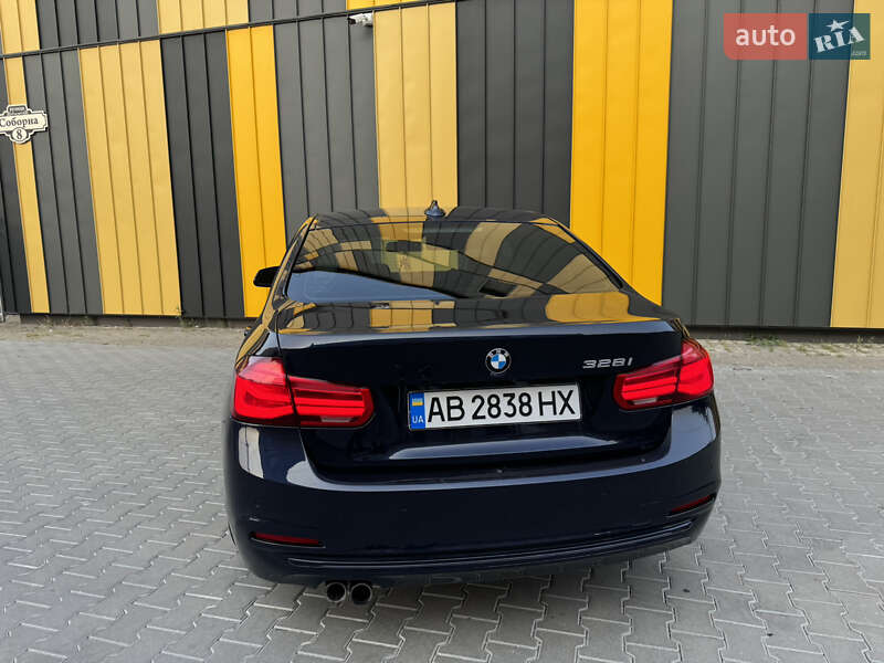 Седан BMW 3 Series 2016 в Киеве