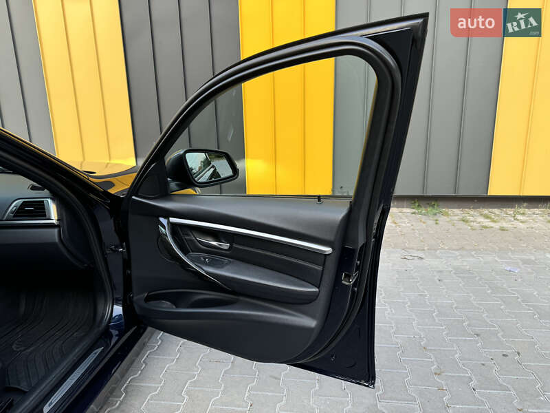 Седан BMW 3 Series 2016 в Киеве