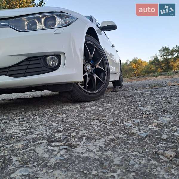 Седан BMW 3 Series 2013 в Светловодске