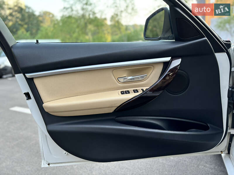 Седан BMW 3 Series 2017 в Киеве