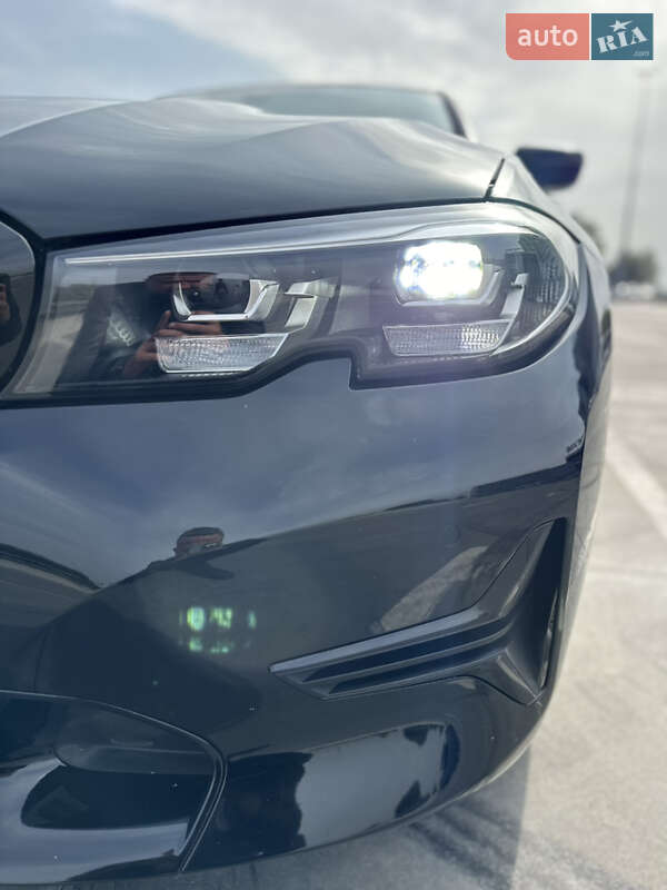 Седан BMW 3 Series 2019 в Киеве