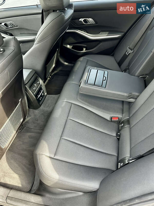Седан BMW 3 Series 2019 в Киеве