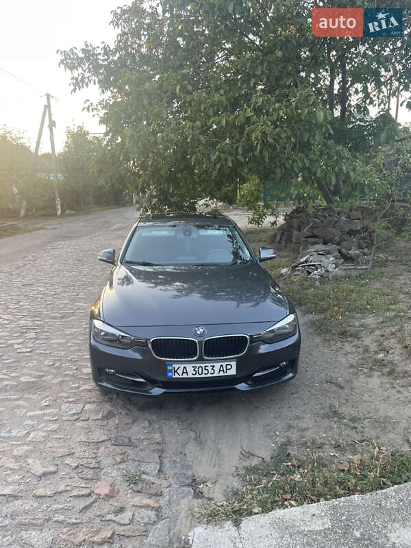 Седан BMW 3 Series 2013 в Первомайську
