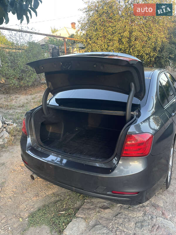 Седан BMW 3 Series 2013 в Первомайську