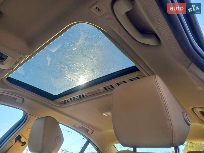 Седан BMW 3 Series 2015 в Львові