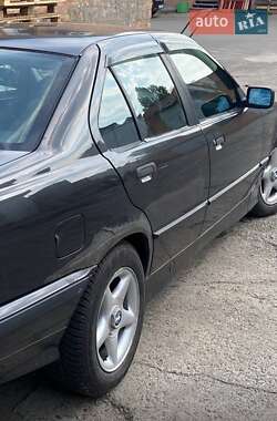 Седан BMW 3 Series 1991 в Киеве