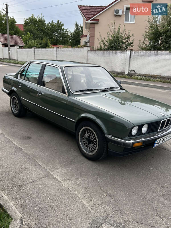 Седан BMW 3 Series 1984 в Киеве