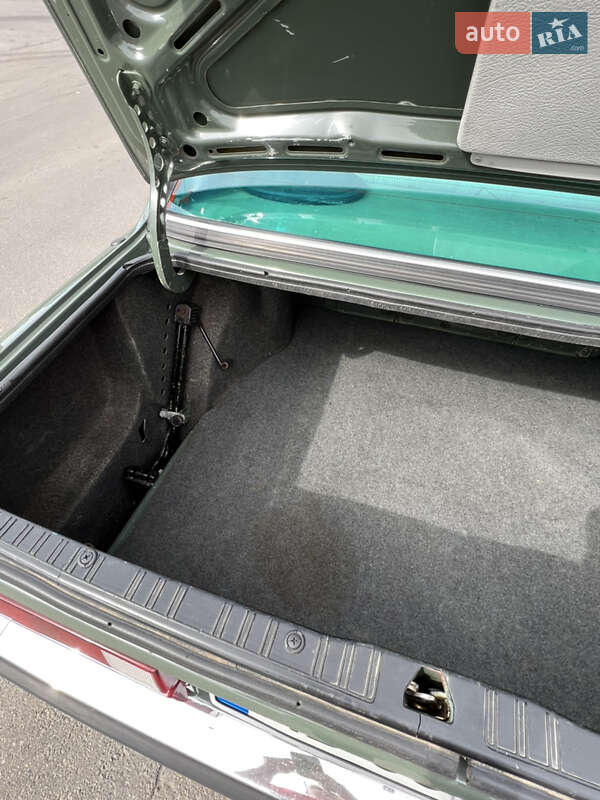 Седан BMW 3 Series 1984 в Киеве