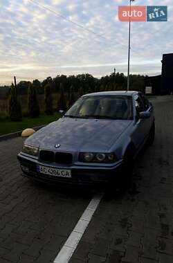 Седан BMW 3 Series 1993 в Луцьку