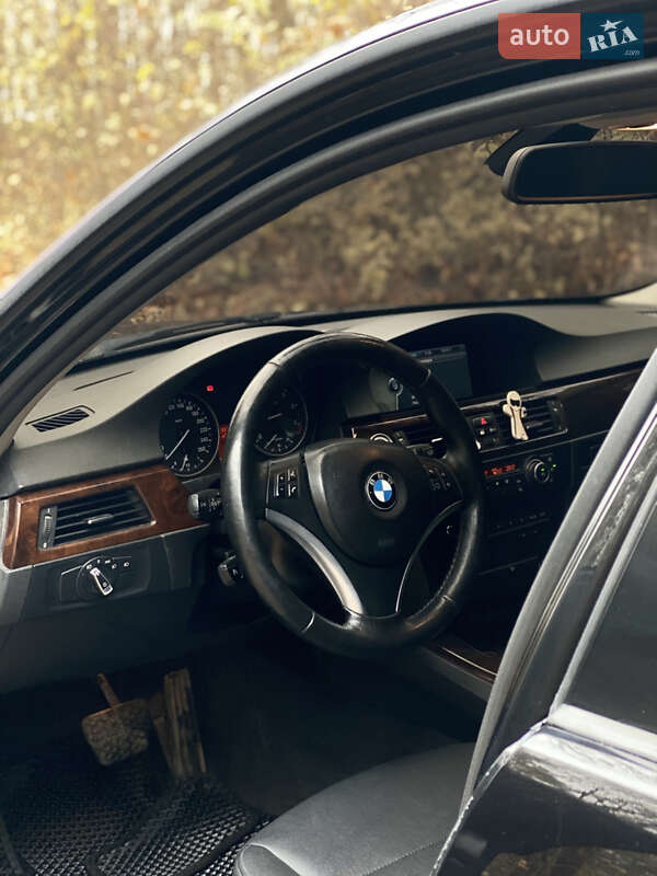 Седан BMW 3 Series 2011 в Чернівцях