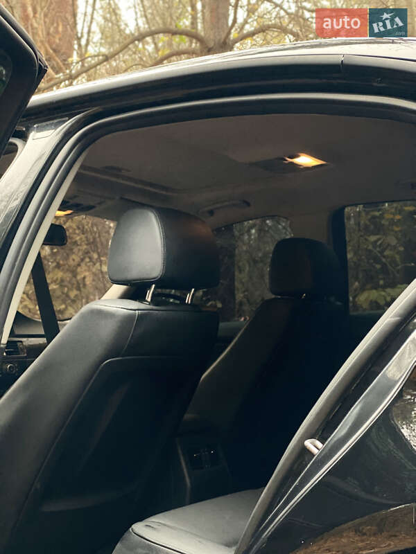 Седан BMW 3 Series 2011 в Чернівцях