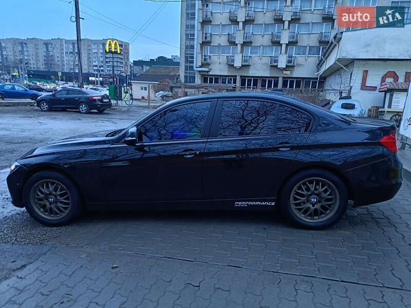 Седан BMW 3 Series 2014 в Чернівцях