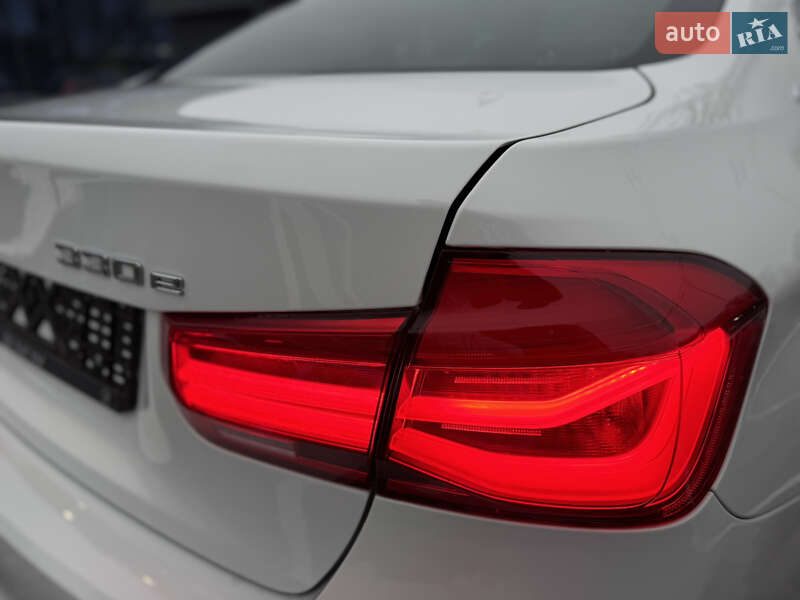 Седан BMW 3 Series 2017 в Киеве