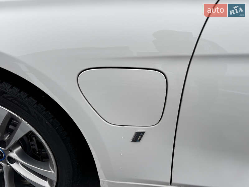 Седан BMW 3 Series 2017 в Киеве