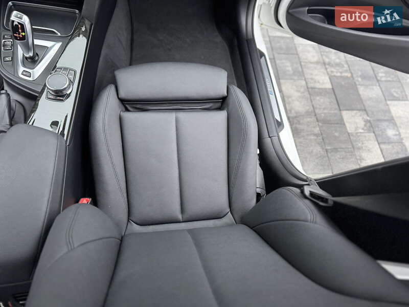 Седан BMW 3 Series 2017 в Киеве