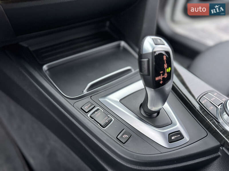 Седан BMW 3 Series 2017 в Киеве