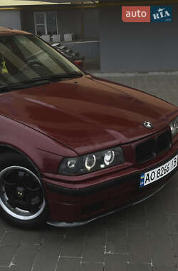 Седан BMW 3 Series 1995 в Городке