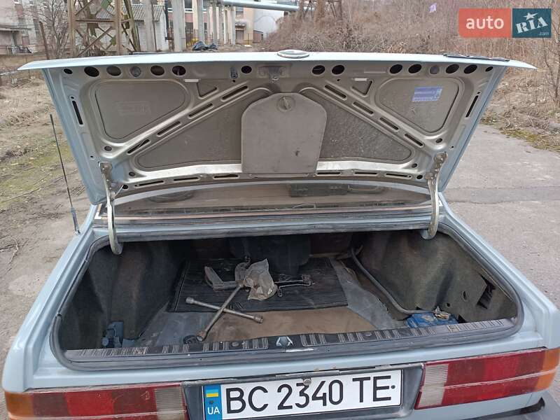 Седан BMW 3 Series 1986 в Львові