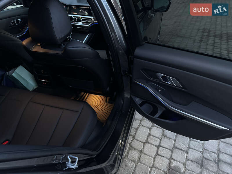 Седан BMW 3 Series 2021 в Львові