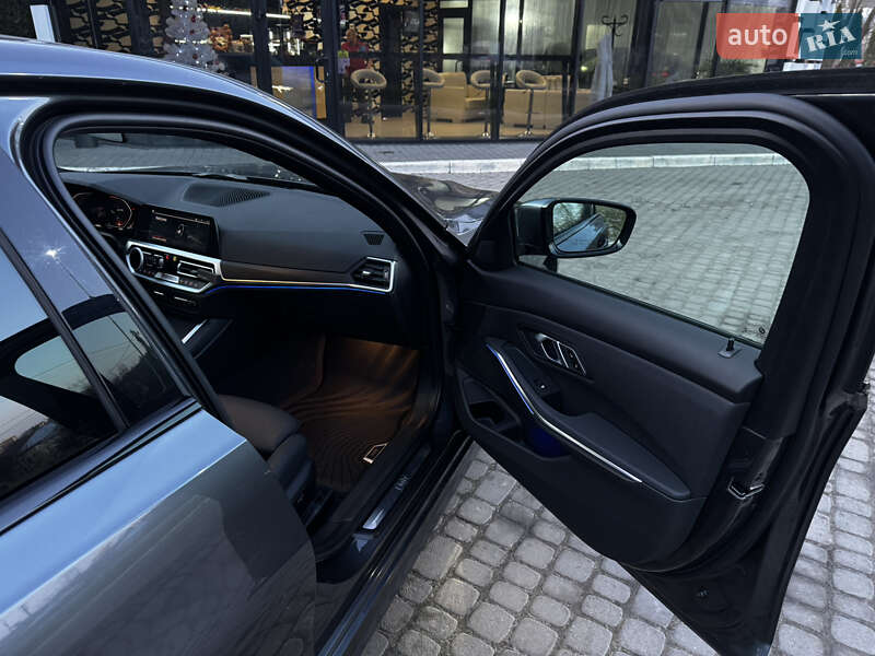 Седан BMW 3 Series 2021 в Львові