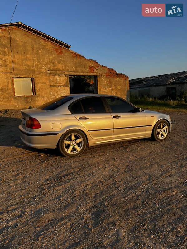 Седан BMW 3 Series 2004 в Глибокій